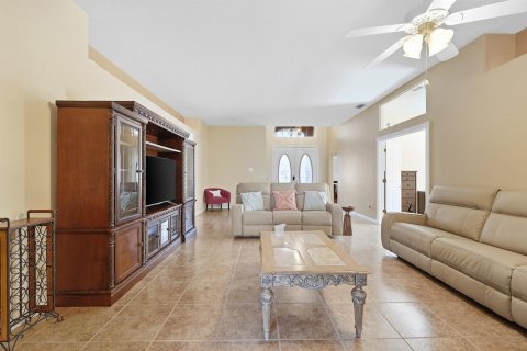 Casa en venta en Port St. Lucie, Florida, 2 dormitorios, 187.11 m2 № 2270458 - foto 7