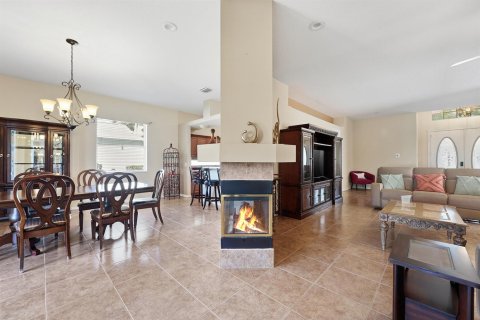 Casa en venta en Port St. Lucie, Florida, 2 dormitorios, 187.11 m2 № 2270458 - foto 8