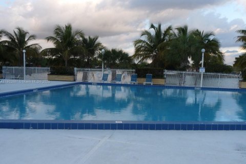 Copropriété à vendre à Miami, Floride: 2 chambres, 84.17 m2 № 1954712 - photo 16