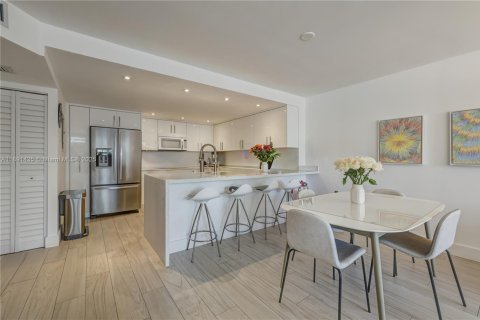 Купить кондоминиум в Майами, Флорида 2 спальни, 136.29м2, № 2054554 - фото 2