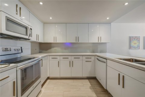 Кондоминиум с 2 спальнями в Майами, Флорида № 2054554