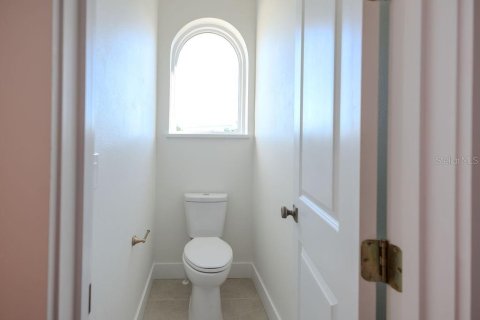 House in Oviedo, Florida 4 bedrooms, 227.61 sq.m. № 2418600 - photo 25