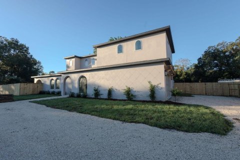 House in Oviedo, Florida 4 bedrooms, 227.61 sq.m. № 2418600 - photo 2