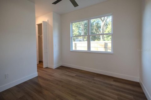 House in Oviedo, Florida 4 bedrooms, 227.61 sq.m. № 2418600 - photo 12