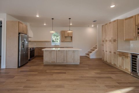 House in Oviedo, Florida 4 bedrooms, 227.61 sq.m. № 2418600 - photo 10