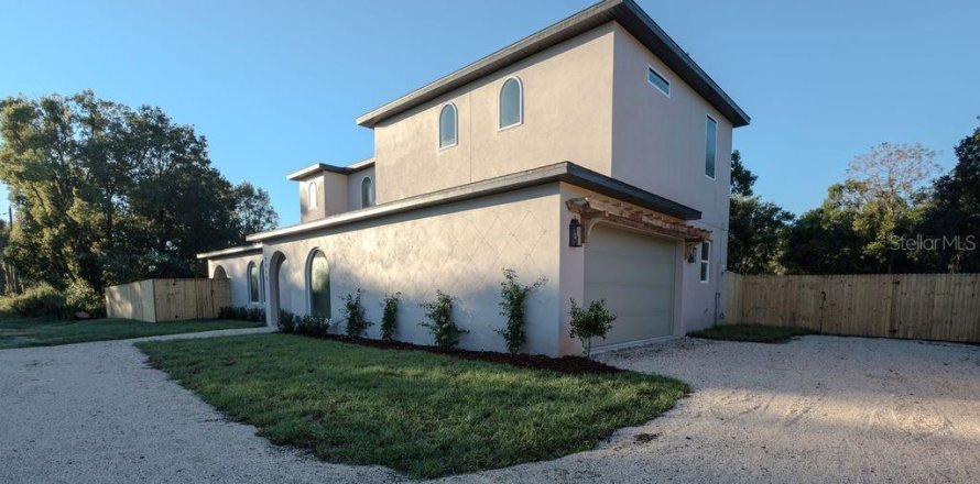 House in Oviedo, Florida 4 bedrooms, 227.61 sq.m. № 2418600