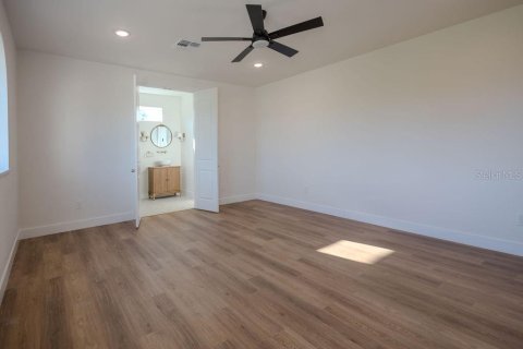 House in Oviedo, Florida 4 bedrooms, 227.61 sq.m. № 2418600 - photo 20