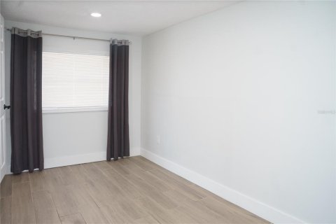 House in Tampa, Florida 3 bedrooms, 109.62 sq.m. № 2151365 - photo 16