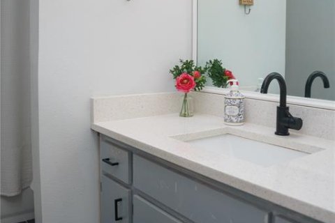 House in Tampa, Florida 3 bedrooms, 109.62 sq.m. № 2151365 - photo 20