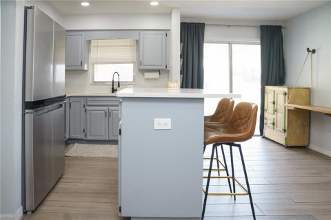 House in Tampa, Florida 3 bedrooms, 109.62 sq.m. № 2151365 - photo 5