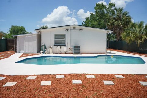 House in Tampa, Florida 3 bedrooms, 109.62 sq.m. № 2151365 - photo 2