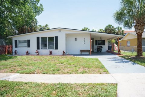 House in Tampa, Florida 3 bedrooms, 109.62 sq.m. № 2151365