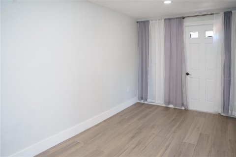 House in Tampa, Florida 3 bedrooms, 109.62 sq.m. № 2151365 - photo 17
