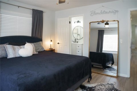 House in Tampa, Florida 3 bedrooms, 109.62 sq.m. № 2151365 - photo 23
