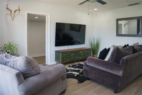 House in Tampa, Florida 3 bedrooms, 109.62 sq.m. № 2151365 - photo 13