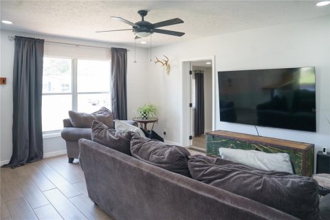 House in Tampa, Florida 3 bedrooms, 109.62 sq.m. № 2151365 - photo 11