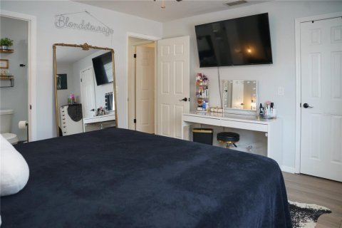 House in Tampa, Florida 3 bedrooms, 109.62 sq.m. № 2151365 - photo 24