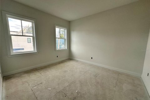 House in Tampa, Florida 6 bedrooms, 328.87 sq.m. № 1415997 - photo 27