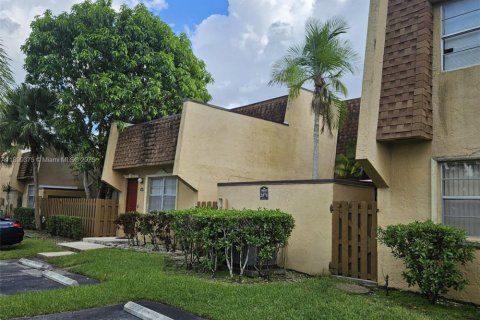 Снять в аренду таунхаус в Санрайз, Флорида 3 спальни, 123.56м2, № 1951332 - фото 5