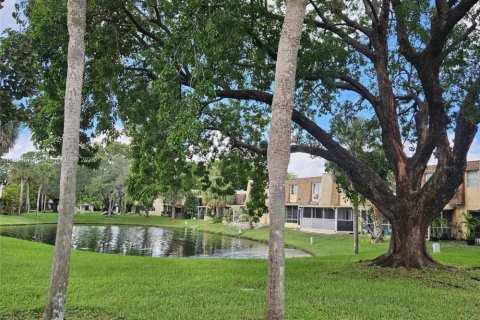 Снять в аренду таунхаус в Санрайз, Флорида 3 спальни, 123.56м2, № 1951332 - фото 6