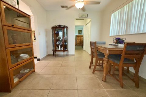 Condominio en venta en New Port Richey, Florida, 1 dormitorio, 72.37 m2 № 1690208 - foto 4