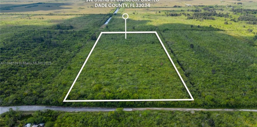 Propiedad comercial en Miami-Dade, Florida № 1860398