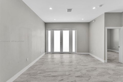 Commercial property in St. Lucie, Florida 313.82 sq.m. № 2066674 - photo 20