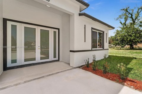 Commercial property in St. Lucie, Florida 313.82 sq.m. № 2066674 - photo 11