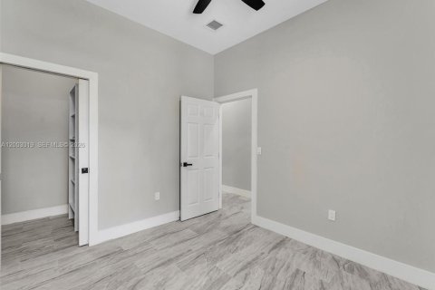 Commercial property in St. Lucie, Florida 313.82 sq.m. № 2066674 - photo 21