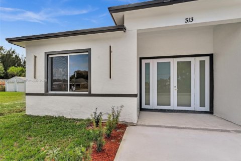 Commercial property in St. Lucie, Florida 313.82 sq.m. № 2066674 - photo 12