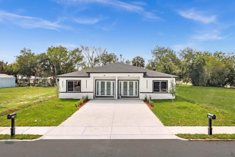 Commercial property in St. Lucie, Florida 313.82 sq.m. № 2066674 - photo 3