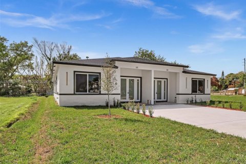 Commercial property in St. Lucie, Florida 313.82 sq.m. № 2066674 - photo 5