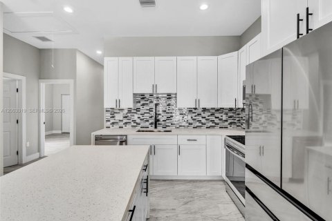 Commercial property in St. Lucie, Florida 313.82 sq.m. № 2066674 - photo 18