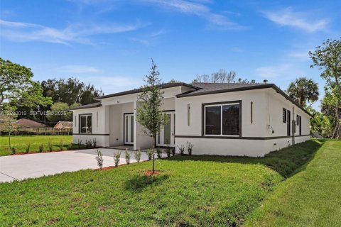 Commercial property in St. Lucie, Florida 313.82 sq.m. № 2066674 - photo 6