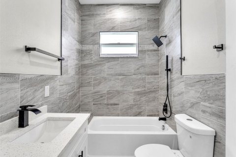 Commercial property in St. Lucie, Florida 313.82 sq.m. № 2066674 - photo 24