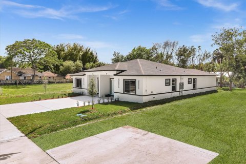 Commercial property in St. Lucie, Florida 313.82 sq.m. № 2066674 - photo 7