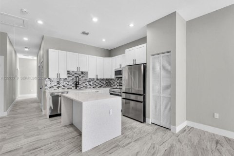 Commercial property in St. Lucie, Florida 313.82 sq.m. № 2066674 - photo 14