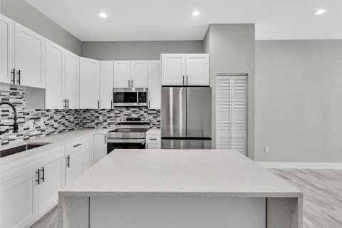 Commercial property in St. Lucie, Florida 313.82 sq.m. № 2066674 - photo 16