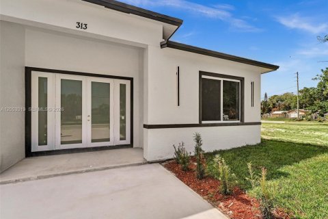 Commercial property in St. Lucie, Florida 313.82 sq.m. № 2066674 - photo 10