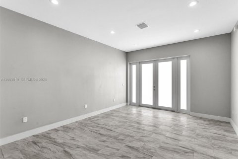 Commercial property in St. Lucie, Florida 313.82 sq.m. № 2066674 - photo 19