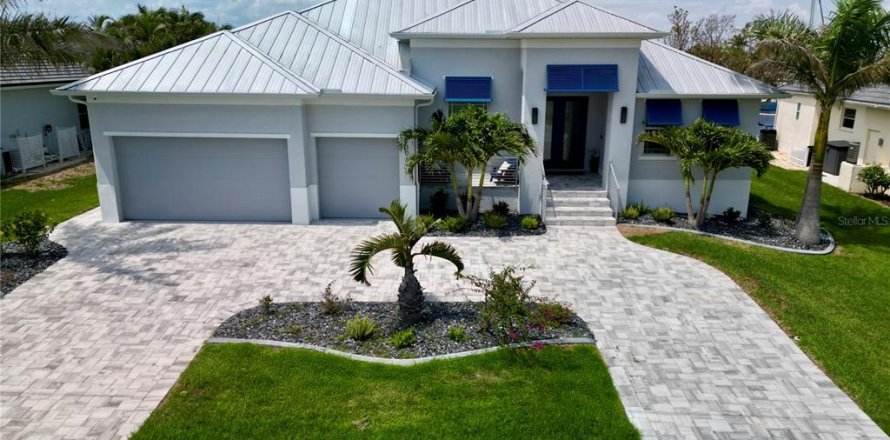 House in Punta Gorda, Florida 3 bedrooms, 210.7 sq.m. № 1679975