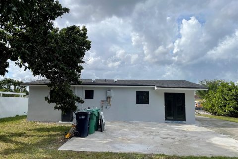 House in Miami Gardens, Florida 3 bedrooms, 91.42 sq.m. № 1976701 - photo 28