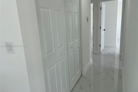 House in Miami Gardens, Florida 3 bedrooms, 91.42 sq.m. № 1976701 - photo 11