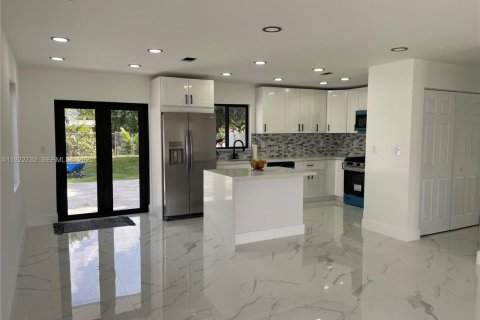 House in Miami Gardens, Florida 3 bedrooms, 91.42 sq.m. № 1976701 - photo 5