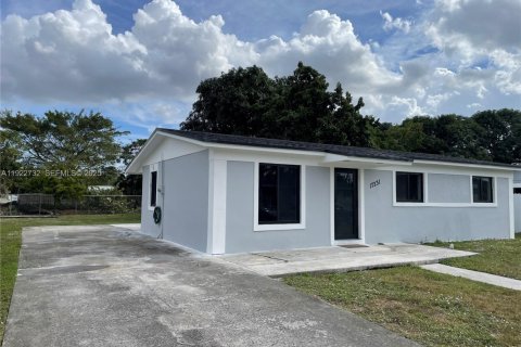 House in Miami Gardens, Florida 3 bedrooms, 91.42 sq.m. № 1976701 - photo 3