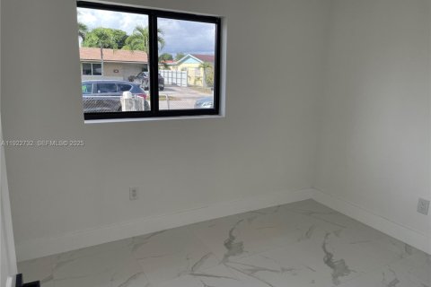 House in Miami Gardens, Florida 3 bedrooms, 91.42 sq.m. № 1976701 - photo 13