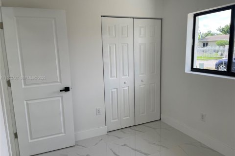 House in Miami Gardens, Florida 3 bedrooms, 91.42 sq.m. № 1976701 - photo 12