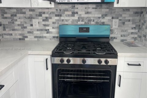 House in Miami Gardens, Florida 3 bedrooms, 91.42 sq.m. № 1976701 - photo 9