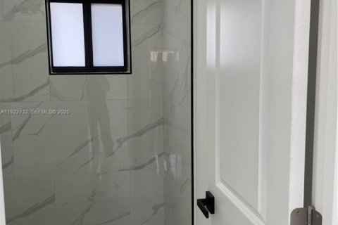 House in Miami Gardens, Florida 3 bedrooms, 91.42 sq.m. № 1976701 - photo 21