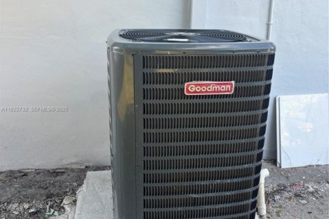 House in Miami Gardens, Florida 3 bedrooms, 91.42 sq.m. № 1976701 - photo 25